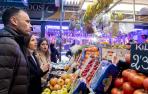 Ione Belarra visitó esta semana el mercado de Puente de Vallecas con el candidato de Podemos a la alcaldía de Madrid, Roberto Sotomayor