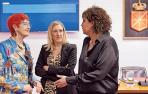 La consejera Santos Induráin con Patricia Fanlo y Ainhoa Unzu, del PSN, en una comisión