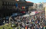 Vídeo de la multitudinaria concentración frente al Palacio de Navarra por la huelga en la Administración foral