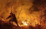 Imagen de archivo de un incendio en el que trabajan los bomberos del parque de Oronoz