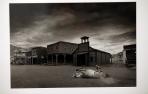 Pequeño Holywood,  Tabernas, Almería (1991) fotografía de Cristina García Rodero de la exposición Basado en historias reales en la Sala de Armas