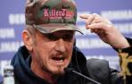 El director estadounidense Sean Penn habla durante la rueda de prensa de 'Superpower' durante la 73ava edición de la Berlinale