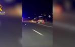 Vídeo: La Guardia Civil detecta a un coche circulando sin dos ruedas y una moto a más de 200 km/h
