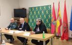 Imagen de un momento de la charla celebrada en la Casa de Cultura de Milagro, con el Delegado del Gobierno, José Luis Arasti, en el centro