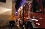 Imagen del camión del bomberos desplazado hasta la casa rural de Isaba incendiada