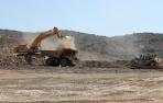 Obras en ‘Mina Muga’ en el verano de 2022 en la zona de la bocamina, en Undués de Lerda (Aragón).