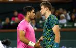 Carlos Alcaraz saluda a Jack Draper en Indian Wells