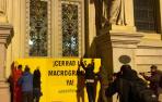 Activistas de Greenpeace bloquean el acceso principal al edificio del Ministerio de Agricultura