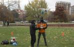 Operadores de dron en la plaza de los Fueros de Pamplona