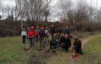 El grupo de personas que se están formando en tareas forestales con técnicos de la mancomunidad.