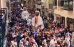 Comparsa de Gigantes en la calle Mayor, en el desfile del Cuerpo de Ciudad