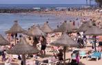 turistas-playa-canarias