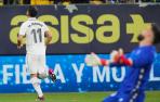 El portero del Cádiz, David Gil, se lamenta tras encajar el segundo gol