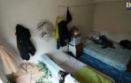 Vídeo | Así es la habitación de 8 metros cuadrados en la que viven dos familias en la Comarca de Pamplona