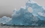 Un iceberg flota en la laguna San Rafael, en la región de Aysén (Chile), punto de entrada hacia la Antártida