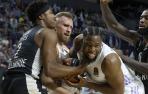 En el centro de la imagen, Guerschon Yabusele, pívot del Real Madrid