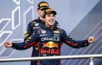 El piloto mexicano Sergio Pérez (RedBull) celebra su victoria en el Gran Premio de Azerbaiyán
