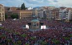 Fotos del ambiente en la plaza del Castillo de Pamplona en el día de la final de la Copa del Rey