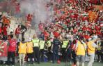 Momentos tensos tras la caída de una valla después del gol de Lucas Torró.