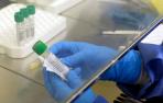 Un especialista en un laboratorio