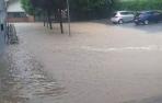 Video de las fuertes lluvias en Leitza que han provocado el cierre del polideportivo por inundación