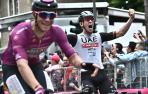 Pascal Ackermann celebra su triunfo en el Giro