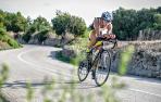 Inma Sainz Valer, acoplada en su bicicleta durante la disputa del Half de Mallorca