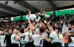 Vídeo de los jugadores de Helvetia Anaitasuna celebrando la salvación y despidiendo a Carlos Chocarro e Ibai Meoki