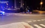 Salida de vía de un vehículo en la glorieta de la calle Tajonar y la avenida Cataluña