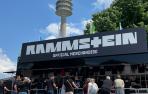Imagen de una tienda con productos de Rammstein