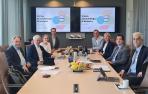 De izquierda a derecha, Javier Otazu, director de Finanzas de Sunsundegui; Jose Ignacio Murillo, director general de la empresa; Kitty Mussolini; vicepresidenta (VP) senior de Compras de Volvo Bus; Niklas Orre; VP director de Ventas y Cadena de Valor de V