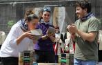 Corte de honor del queso con Beatriz Anaut Fuertes, Alba Rípodas Melero y Orestes Barbero.