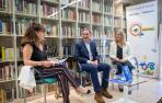 De izda. a dcha: Belén Galindo, directora del Club de Lectura DN, José Murugarren y Patricia Miranda, aye