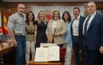 Marta Ruiz de Alda, rodeado de sus compañeros del grupo municipal de UPN, tras tomar posesión