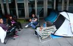 Acampadas frente al Pabellón Navarra Arena 24 horas antes del inicio del concierto de Pablo Alborán