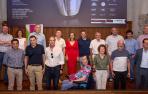 Organizadores y lectores de las diez primeras obras del certamen de microrrelatos, este viernes en el salón de actos del Palacio del Condestable. De rojo, la alcaldesa de Pamplona, Cristina Ibarrola