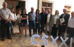 Desde la izquierda, Joaquín León, Maite Berrocal, Mª Ángeles Martínez, Mª Jesús Ruiz (todos ellos de los Amigos de Estella), Francisco Javier Artola (Amigos de los Arcos), la edil Ana Duarte, Víctor López (Sargantana), Miguel Pérez (Camino Francés), la al