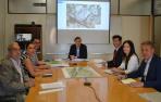 De izquierda a derecha, Juan López, coordinador del PSIS de Etxabakoitz; Mª Carmen González, jefa de la Sección de Proyectos; Josetxo López, director del Servicio de Estudios y Proyectos; Pedro López, director general de Obras Públicas e Infraestructuras;