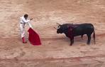 Estocada de Roca Rey a su primer toro de la corrida del 11 de julio