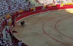 Vídeo del comienzo de faena de Cayetano, sentado en la barrera y luego de rodillas