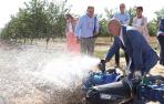 El consejero Ciriza abre una toma de agua del Canal, en presencia de la Presidenta María Chivite