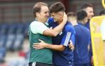 Jagoba Arrasate saluda a Aimar Oroz tras su regreso a los entrenamientos