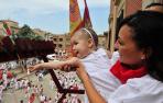 Vídeo del momento en el que la pequeña Navia Porres prende el cohete de fiestas de Lodosa