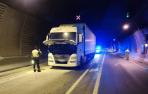 Camión averiado en el interior de los túneles de Belate