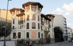 La Casa Goicoechea, en la esquina entre la calle Francisco Bergamín y la avenida de Roncesvalles