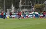 Los futbolistas del Alavés celebran uno de los goles en Tajonar