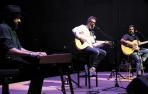 Dani Ferrer, Santi Balmes y Julián Saldarriaga en el escenario del Baluarte