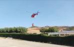 Vídeo de un helicóptero cargando agua en las piscinas de Mendigorria