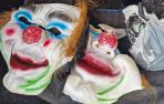 Máscaras de payaso encontradas en las bolsas de deporte que llevaban los detenidos