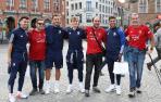 Imágenes de la afición rojilla por las calles de Brujas